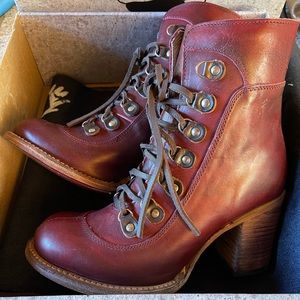 Freebird Borow size 8.